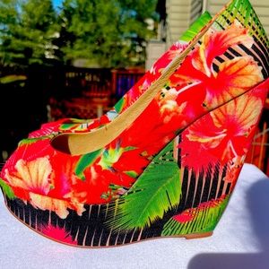 ALDO Tropical print wedges women’s size 8.5. Gently used.